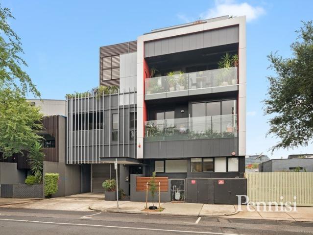 FOR LEASE BY PENNISI