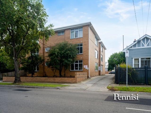 FOR LEASE BY PENNISI