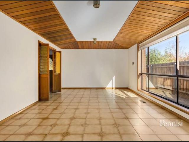FOR LEASE BY PENNISI