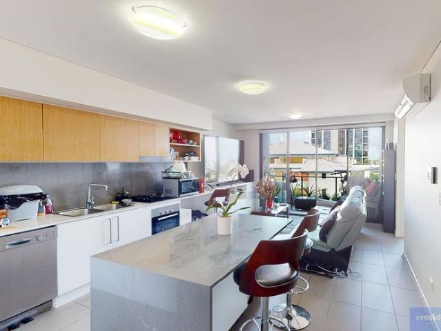FOR LEASE: FULLY FURNISHED MODERN APARTMENT WITH STUNNING RIVER AND CITY VIEWS!