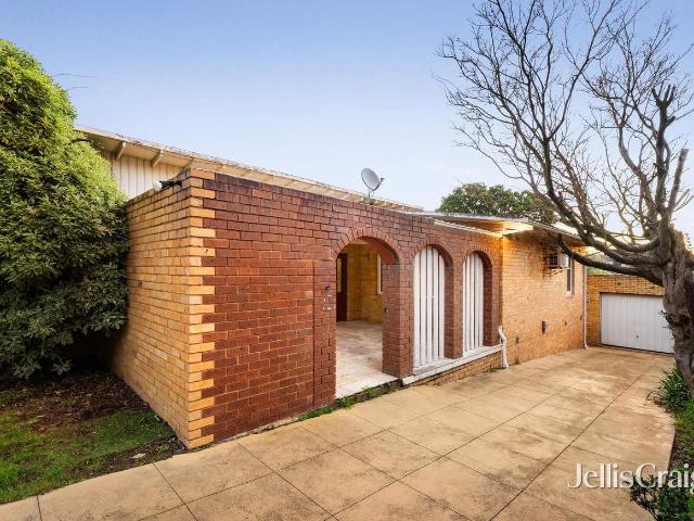 FOR LEASE I 4 SEATTLE STREET, BALWYN NORTH Spacious Family Living in the Balwyn High School Zone