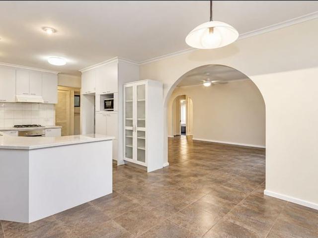 For Lease in Scoresby 3179 Spacious 3 Bedroom Home in a Convenient Location!
