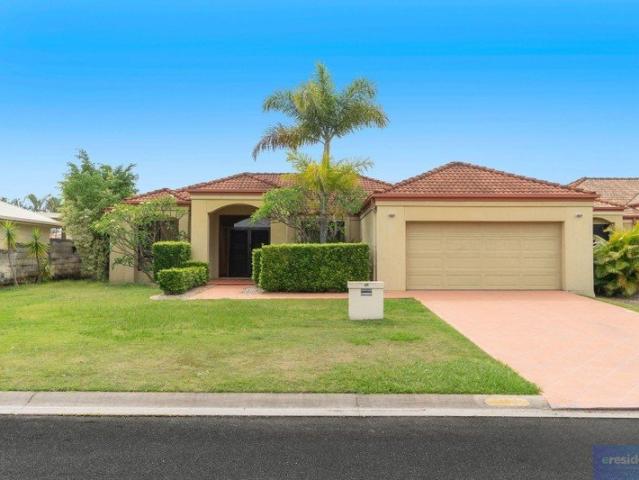 For Lease: Modern Comfort & Convenience in Prime Helensvale Location