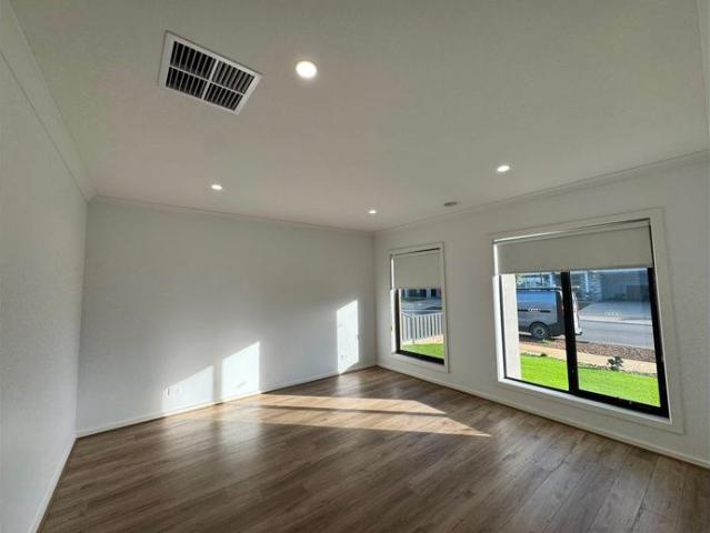 For Lease Modern Family Living in Established Glanmire Park