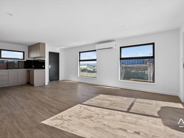 For Lease Modern, Stylish & Low Maintenance Living in George Town!