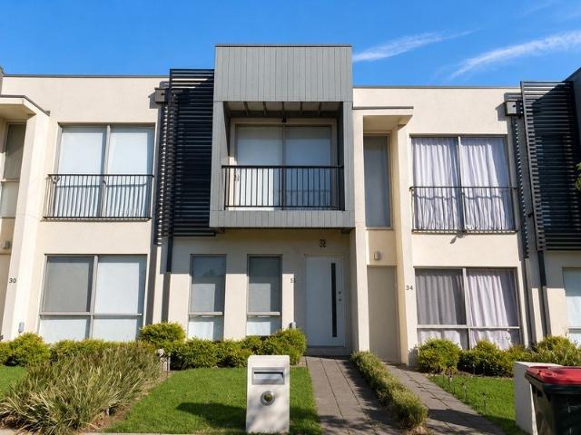 For Lease Modern 2 Bedroom Townhouse Living in a Convenient Craigieburn Location