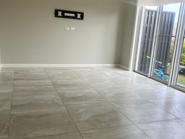 For Lease – Spacious 1 Bedroom Granny Utilies Included