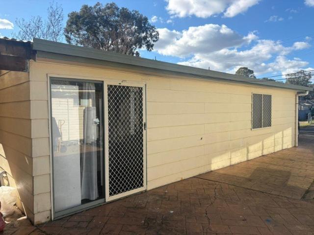 For Lease Spacious 1 Bedroom Granny Flat in Miller