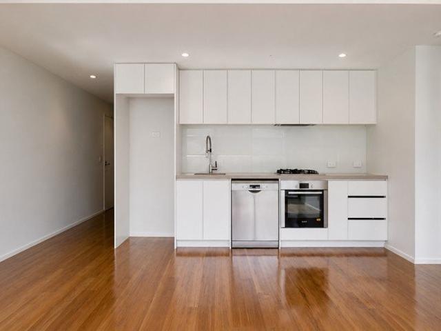 For Lease Spacious 2 Bedroom Apartment in Highly Sought After Heidelberg Location