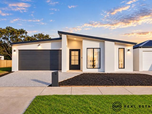 FOR LEASE | STUNNING BRAND NEW HOME IN LEOPOLD!