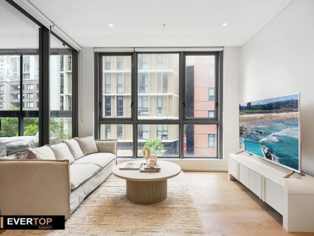 For Lease – Stylish East Facing Residence with Winter Garden in the Heart of Haymarket Furnished or Unfurnished