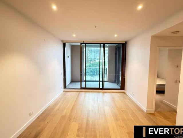 For Lease – Partially furnished 1 Bedroom + Study Apartment in the Heart of Darling Square