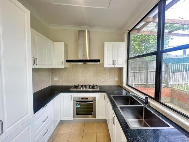 FOR LEASE Renovated 4 bedroom familiy house in a Convenience location