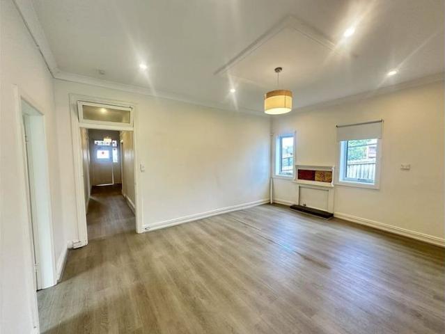 FOR LEASE Renovated 4 bedroom familiy house in a Convenience location
