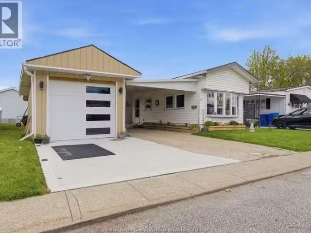 For sale: 4 MALDEN HILL, Amherstburg, Ontario N9V3E1 26020610