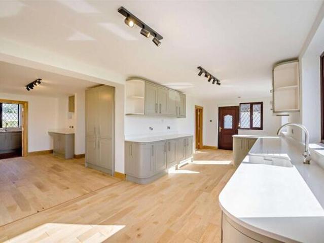 For Sale 4 Bedroom House Astley Astley DS101231883