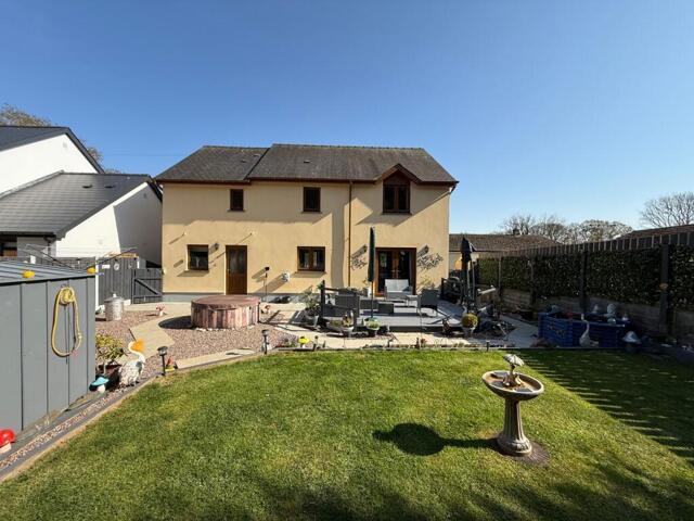 For Sale 4 Bedroom House Newcastle Emlyn Carmarthenshire DS101892090