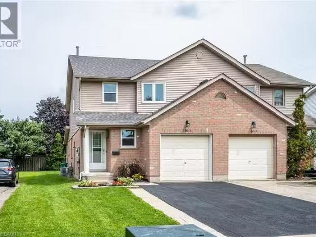For sale: 601 PINEROW Crescent Unit# A, Waterloo, Ontario N2T2.