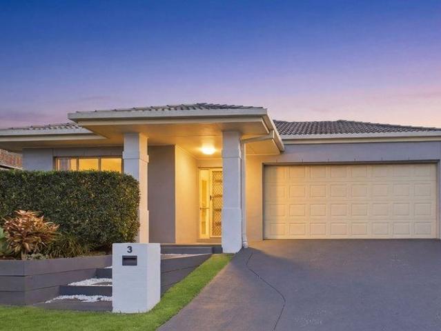 Spacious North Lakes Charm