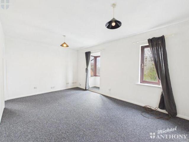 For Sale 1 Bedroom Apartment Aylesbury Buckinghamshire DS101119338
