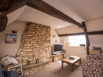 Apartment for sale in Burhill - Equipped kitchen