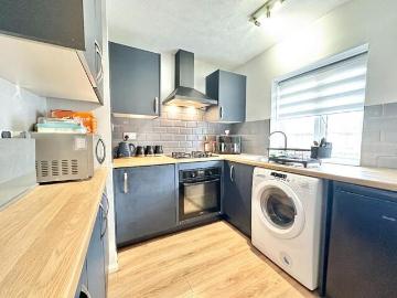 Ashton upon Mersey, M33 - Garden, Equipped kitchen