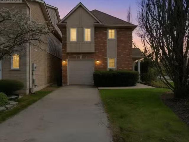For sale: 1 876 GOLF LINKS ROAD, Hamilton Meadowlands, Ont.