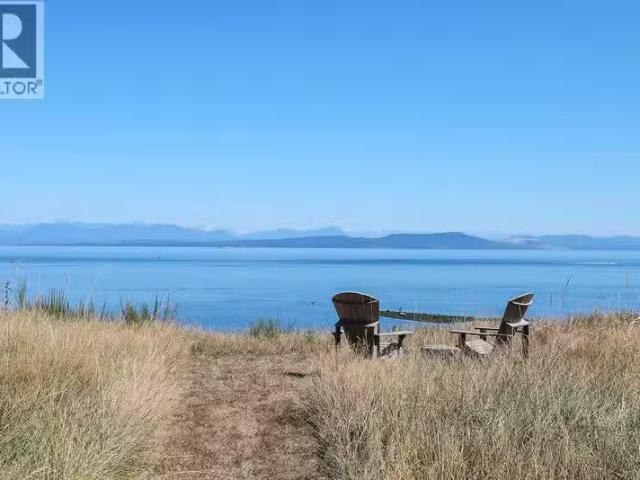 For sale: 290 Connemara Rd, Comox, British Columbia V9M3T4 1.