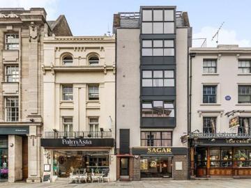 St James's, London, Greater London - Lift