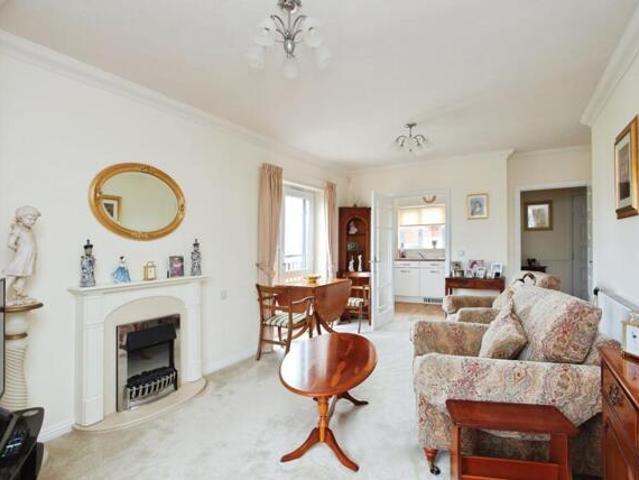 For Sale 2 Bedroom Apartment Tonbridge Kent DS101856034