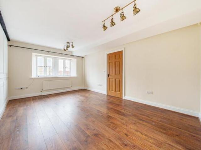 For Sale 2 Bedroom Apartment Witney Oxfordshire DS101677572