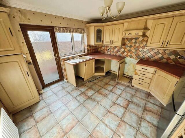 For Sale 2 Bedroom Bungalow Rugeley Staffordshire DS101675714