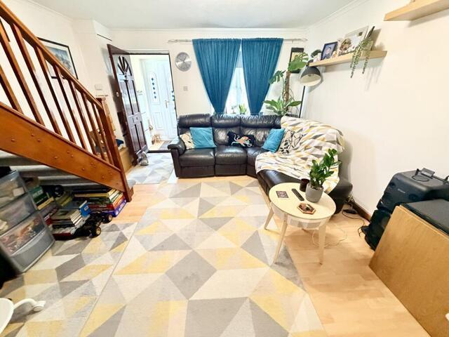 For Sale 2 Bedroom House Grays Essex DS101996242
