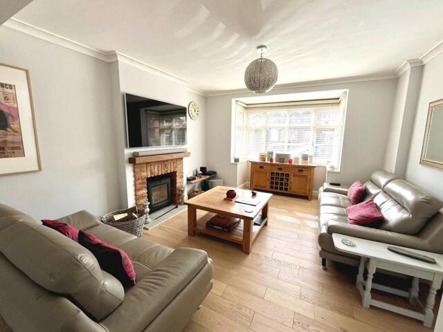 For Sale 3 Bedroom House Chessington Great London DS100988097
