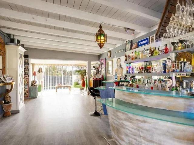 FOR SALE: Amplia e inusual Villa de 5 dormitorios en Tranquil Ubicación en Estepona Golf
