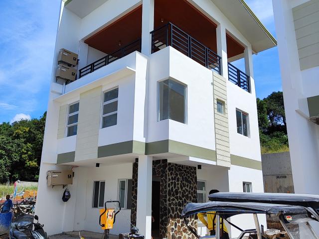 FOR SALE: Apartment / Condo / Townhouse Rizal >Antipolo
