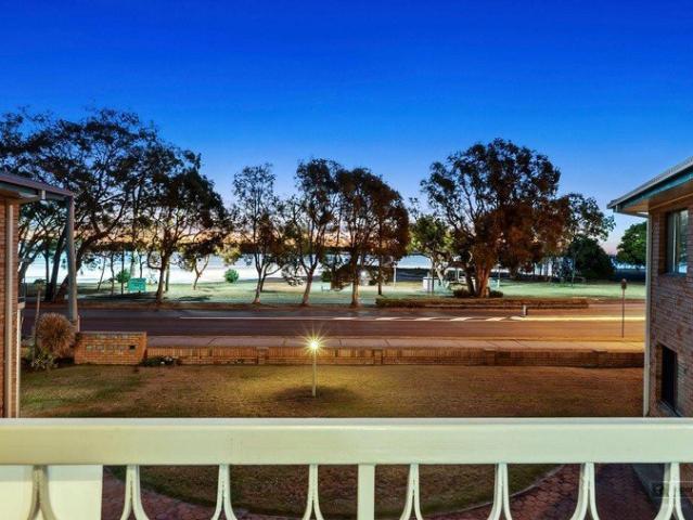 FOR SALE! BONGAREE WATERFRONT 2 BEDROOM APARTMENT ON WELSBY PARADE!