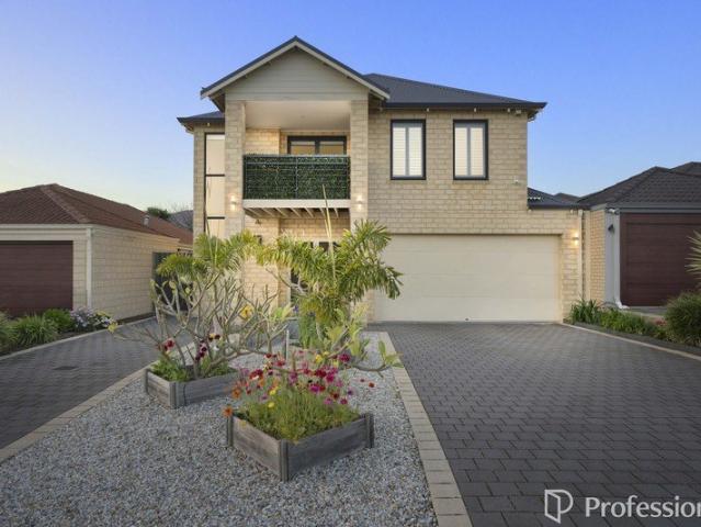Impressive Double Storey Green Title Residence