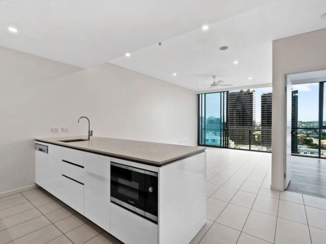 For Sale By Owner: Vacant, 18th Floor. Agent Savings Passed On!