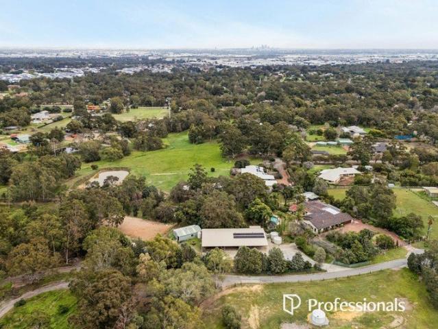 For Sale Country lifestyle, city convenience