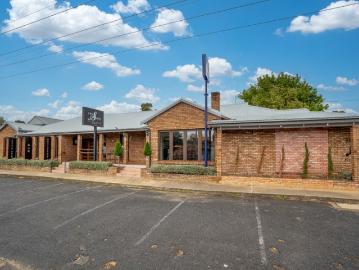FOR SALE FULLY EQUIPPED TAVERN FREEHOLD READY FOR YOUR NEXT VENTURE
