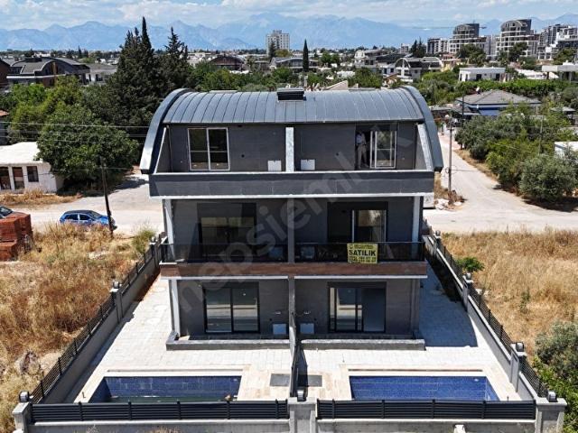 FOR SALE LUX MÜKEMMEL KONUMDA 4+1 TRİPLEKS VİLLA