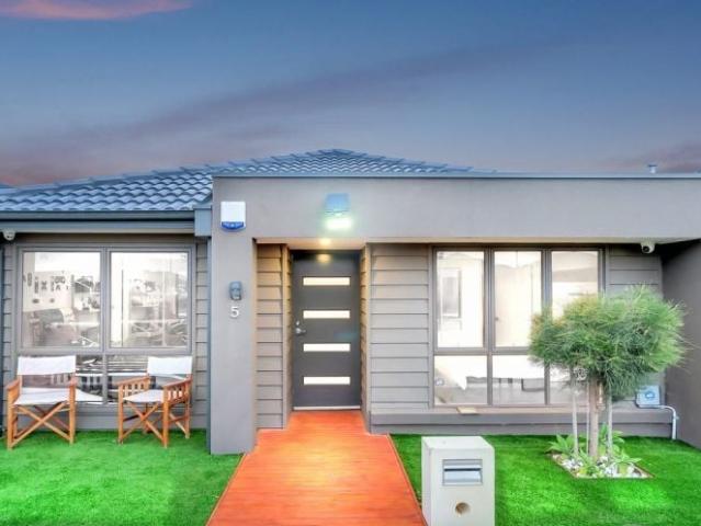 For private inspections please contact catie@sweeneyea.com.au