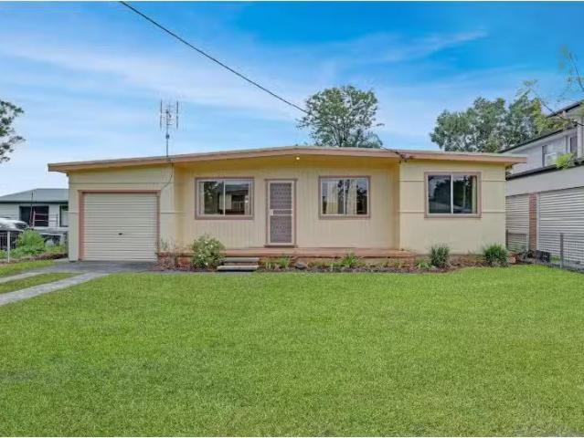 New 43 Chelmsford Road, CHARMHAVEN House for rent Listed by E.