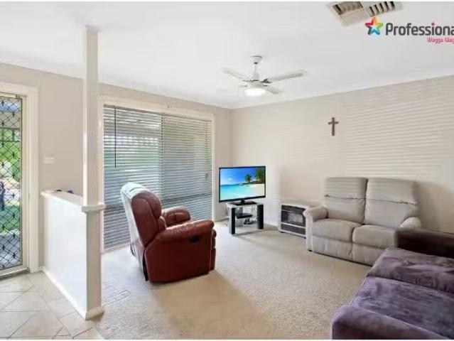 Cheap 43 Kirrang Avenue, GLENFIELD PARK House for rent Listed.
