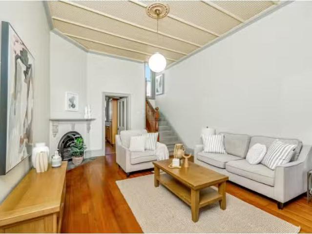 Charming 43 Stevenson Place, Newcastle Townhouse for rent Lis.