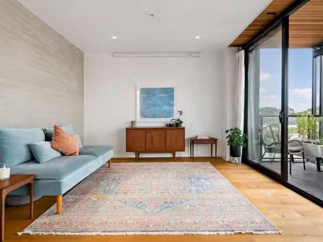 Cheap 401/6 Black Street, Brunswick VIC 3056