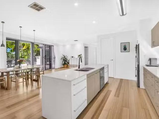 Nice 4024A Quayside, Benowa, QLD 4217