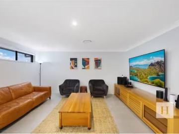 Deal! 40 Violet Rd, Hamlyn Terrace House for rent Listed by H.