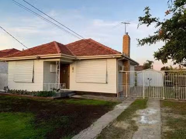 Just in! 40 Erica Avenue, St Albans VIC 3021